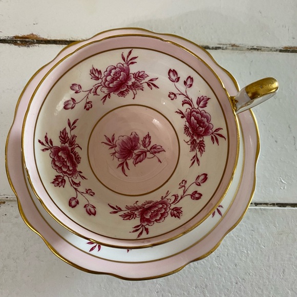 EUC VTG EB FOLEY BONE CHINA TEACUP AND SAUCER RED PEONIES, PINK AND GOLD TRIM - Picture 4 of 8